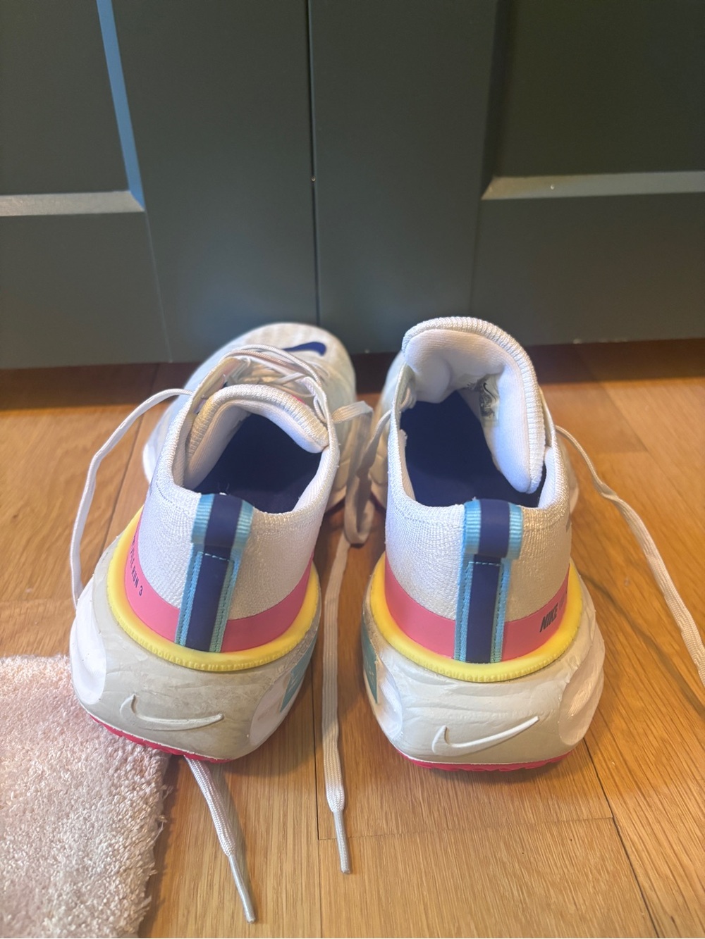 Nike ZOOMX Invincible Run Flyknit 3 Women!: Running Shoes 7 - Picture 10 of 11